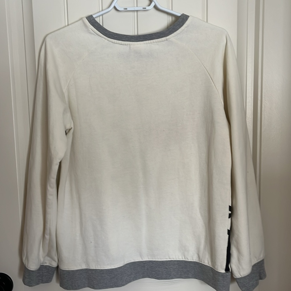Hello Kitty Sweater - Picture 4 of 4